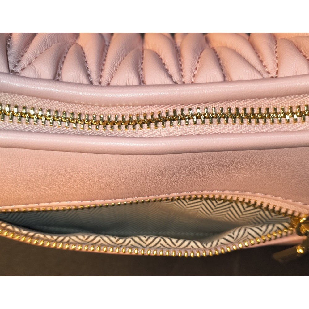 Urban Expressions, Quilted Shoulder bag, Lt Pink, Gold-tone hardware - Picture 5 of 9